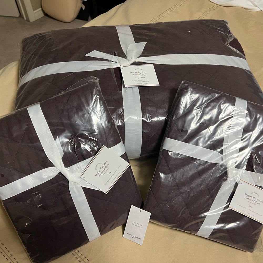 Pottery Barn Belgian Flax Linen Quilt and 2 shams - King Size; colour in plum
